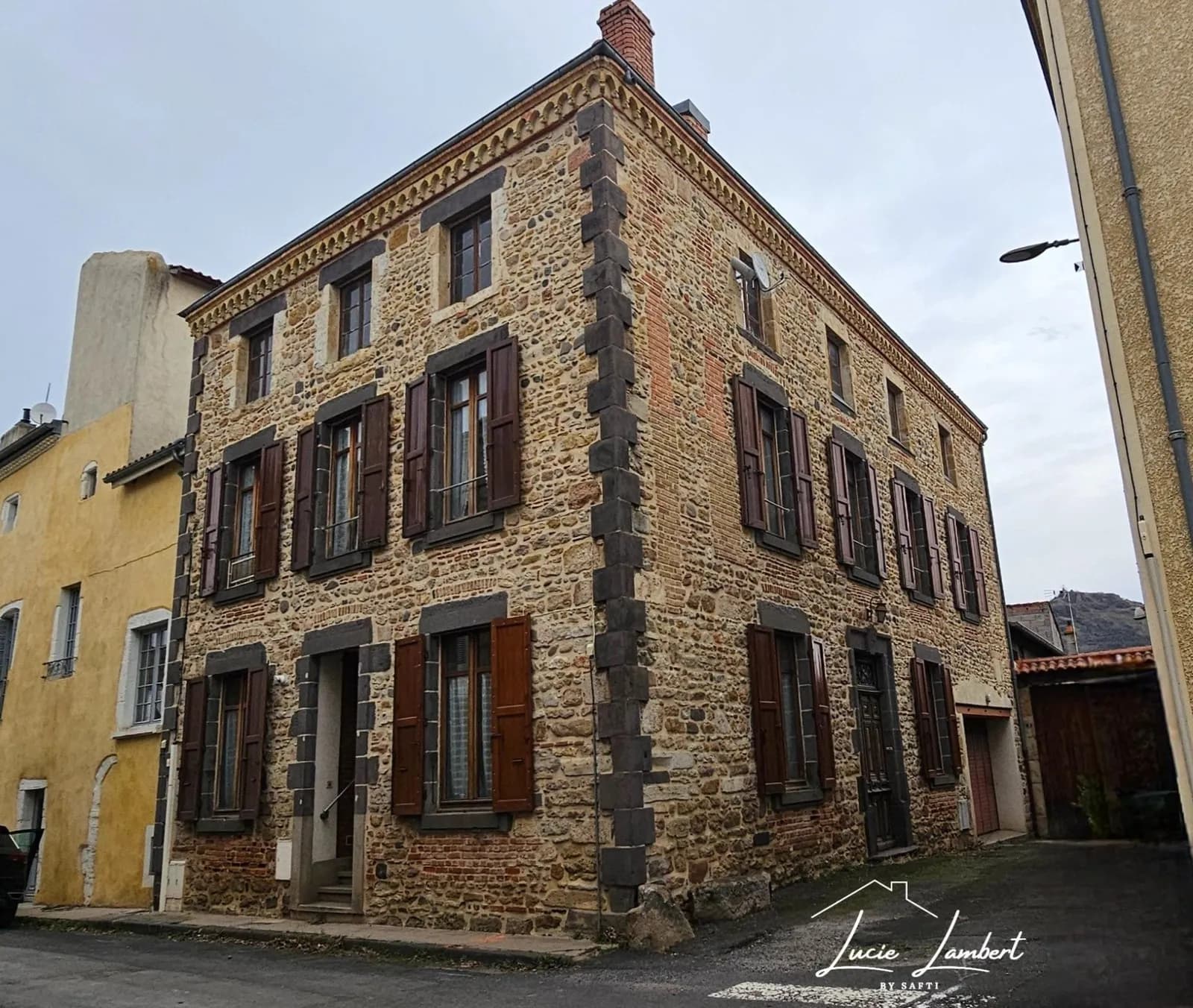 Immeuble 174 m² - Garage spacieux - potentiel locatif - Photo 1