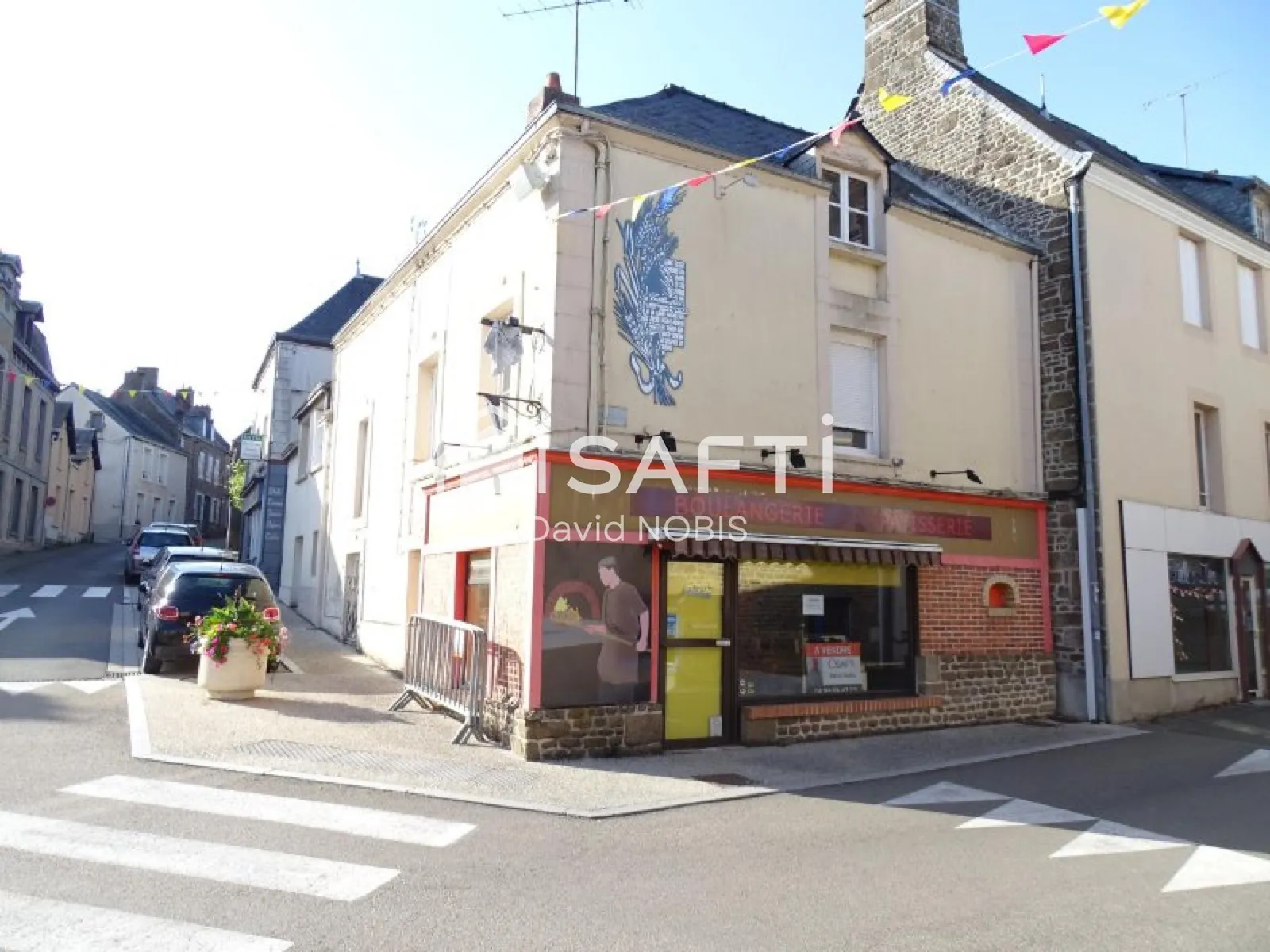 Immeuble avec partie commerciale et un appartement - Photo 1
