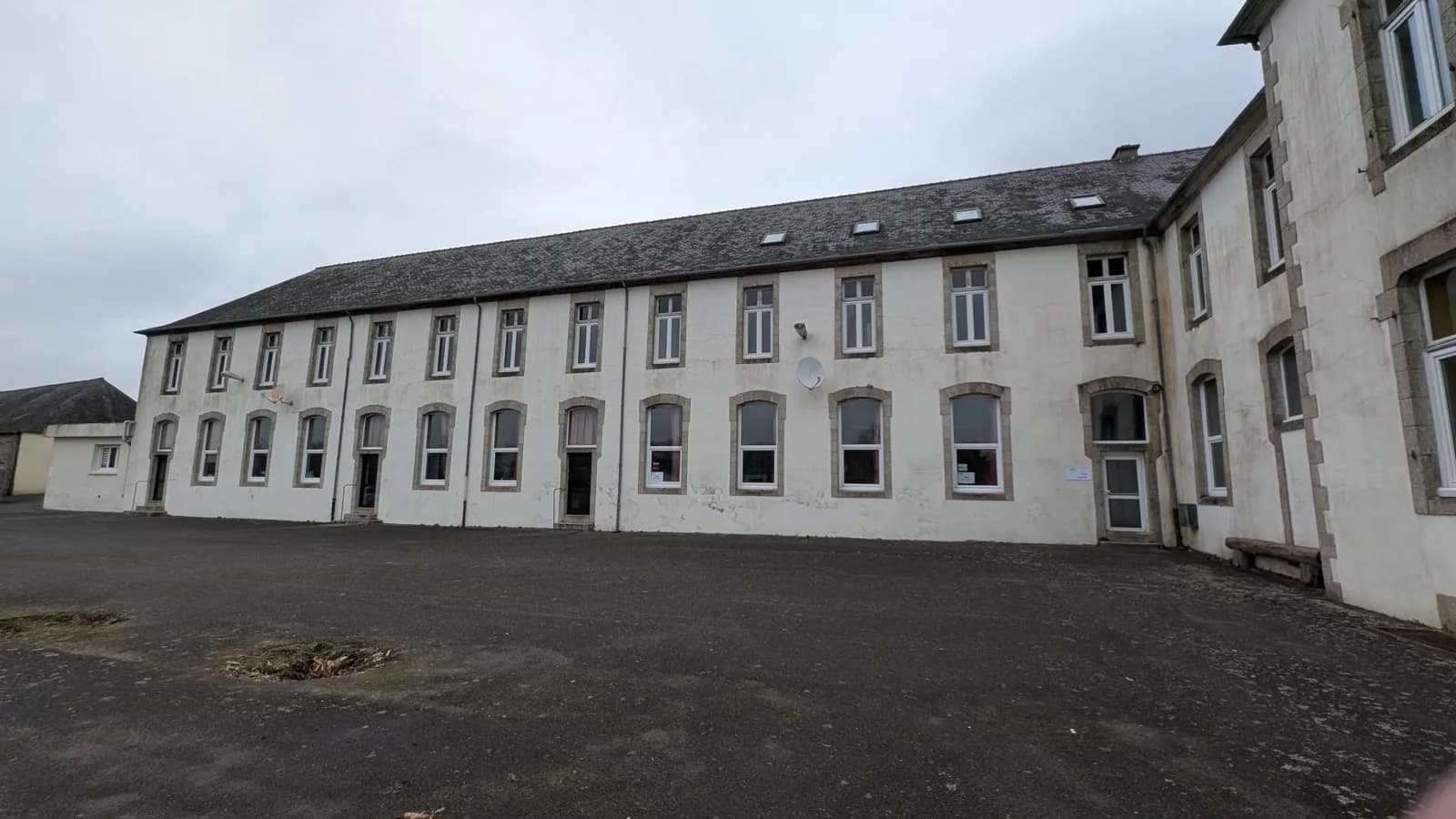 Ensemble immobilier à réaménager - Beaucoup de possibilités - Photo 1