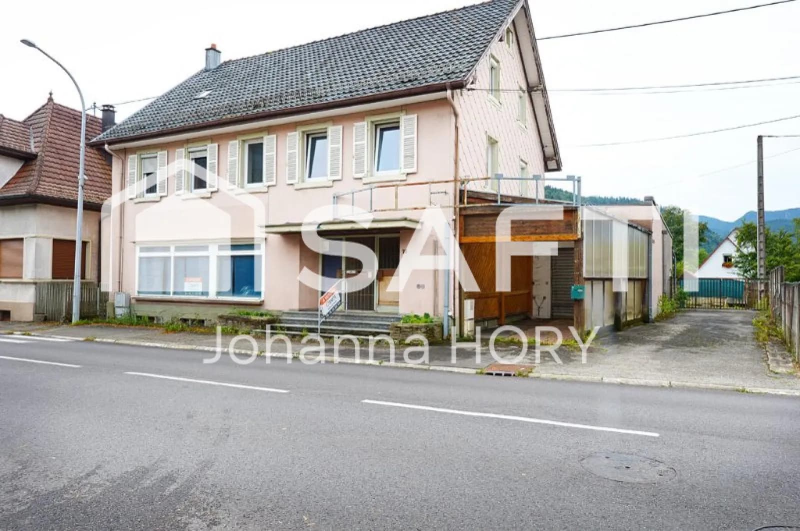Ensemble Immobilier à Fort Potentiel, Locaux Professionnels 323 m2, Terrain constructible 15 ares - Photo 1