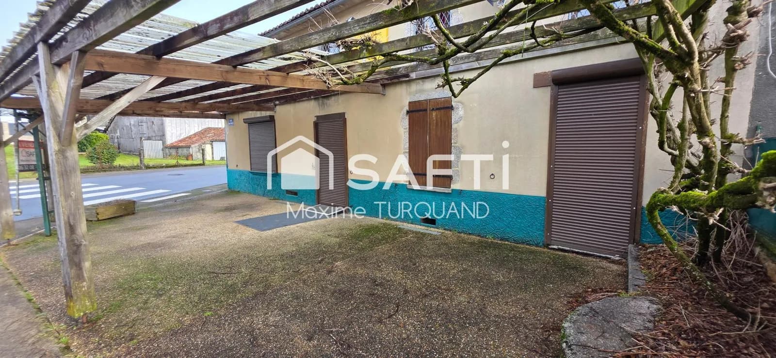 Immeuble pour investisseur ou projet commercial 290 m² comprenant 1 habitation et une surface commerciale réhabilitable en habitation. - Photo 1