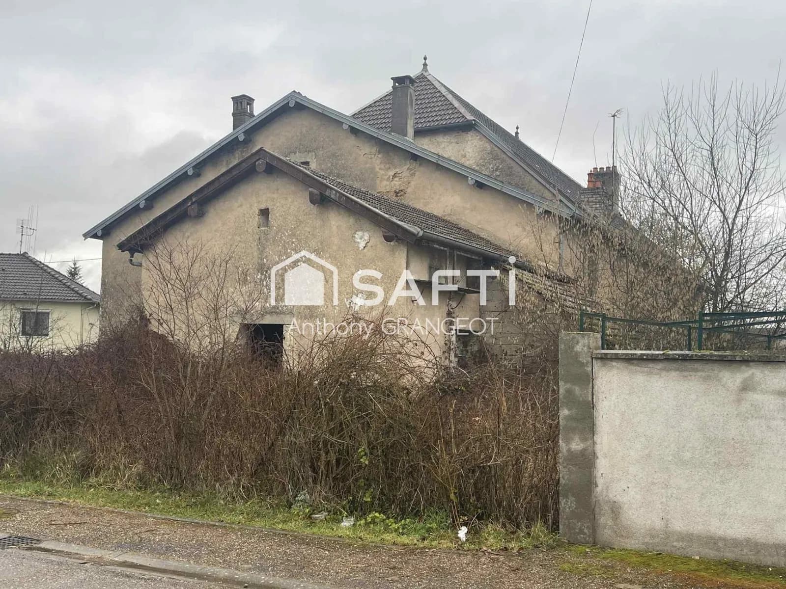 IMMEUBLE DE 3 APPARTEMENTS A RENOVER EN TOTALITE - Photo 1