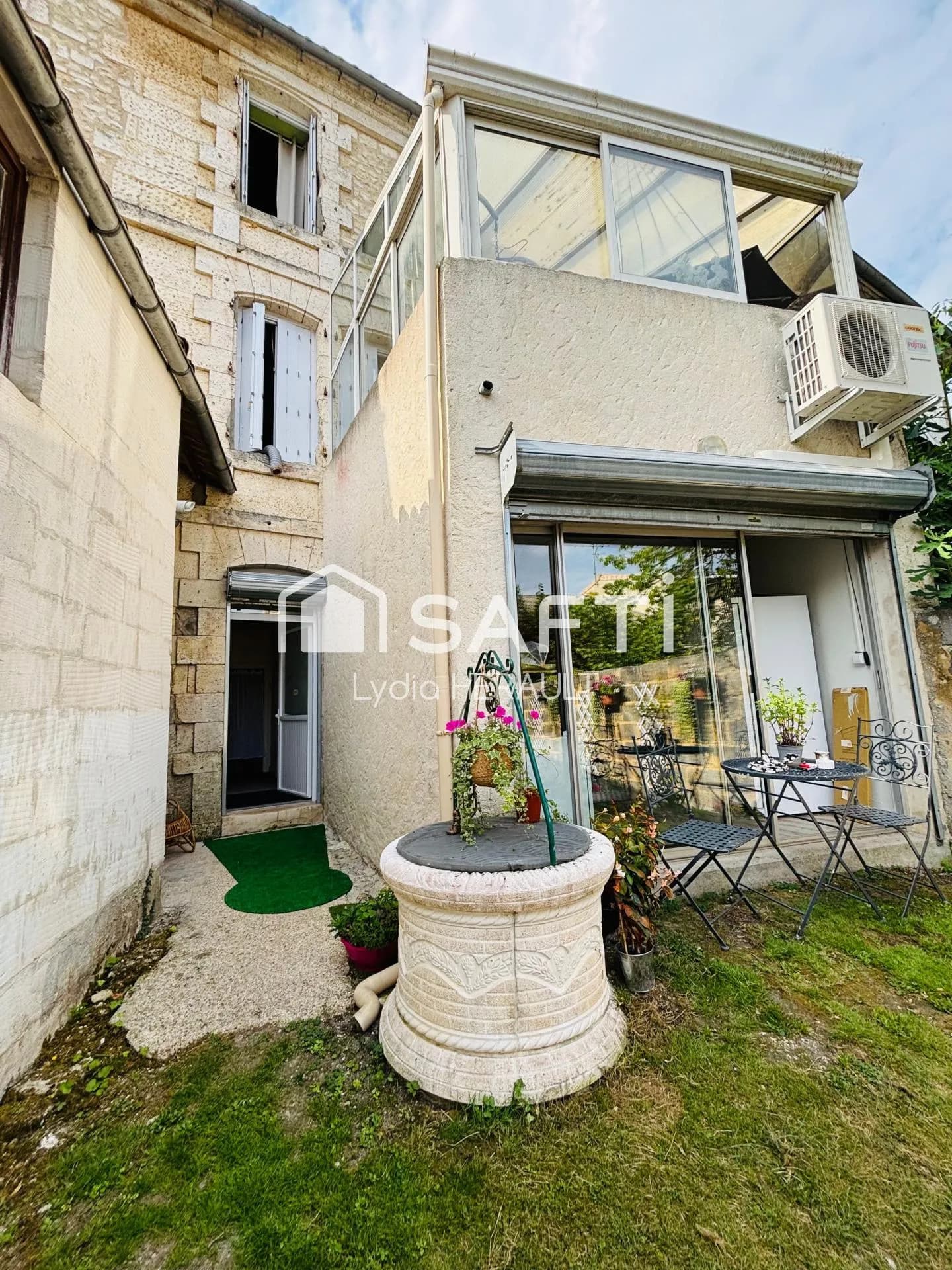 Immeuble de rapport composé d'un local commercial et d'un grand appartement avec extérieur, plein coeur de Ruelle sur Touvre - Photo 1