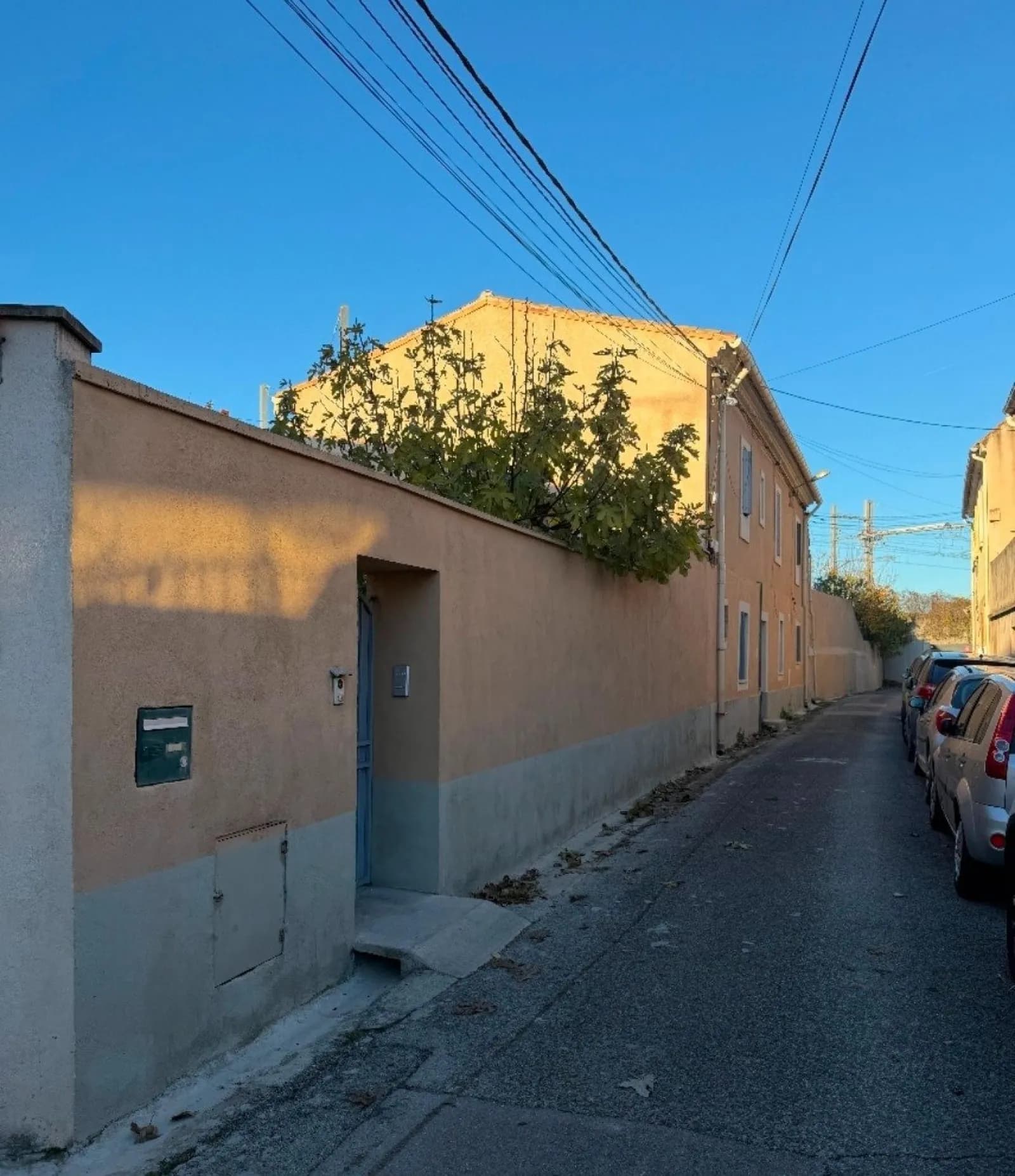 Ensemble immobilier de cinq maisons, 535 m2 habitables, fort potentiel locatif et valorisation, secteur gare à LUNEL - Photo 1