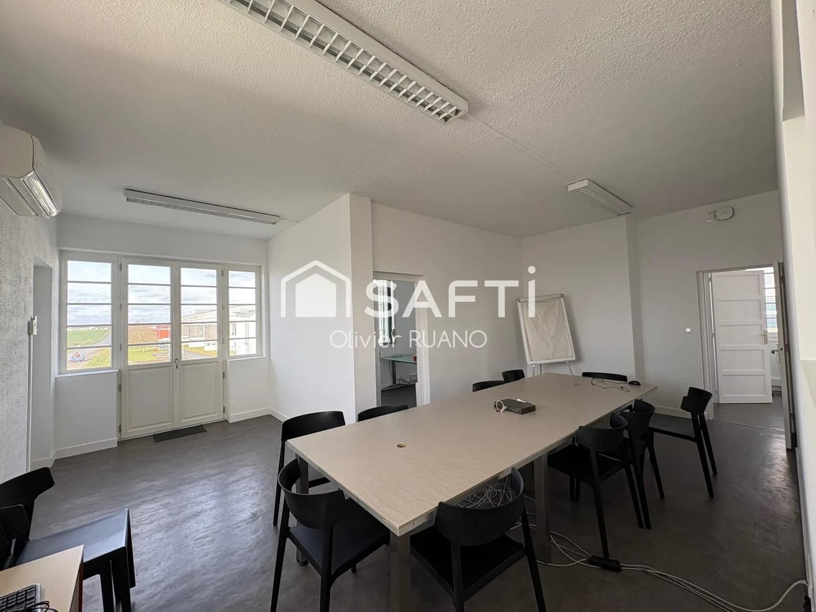 Immeuble de bureaux - Photo 1
