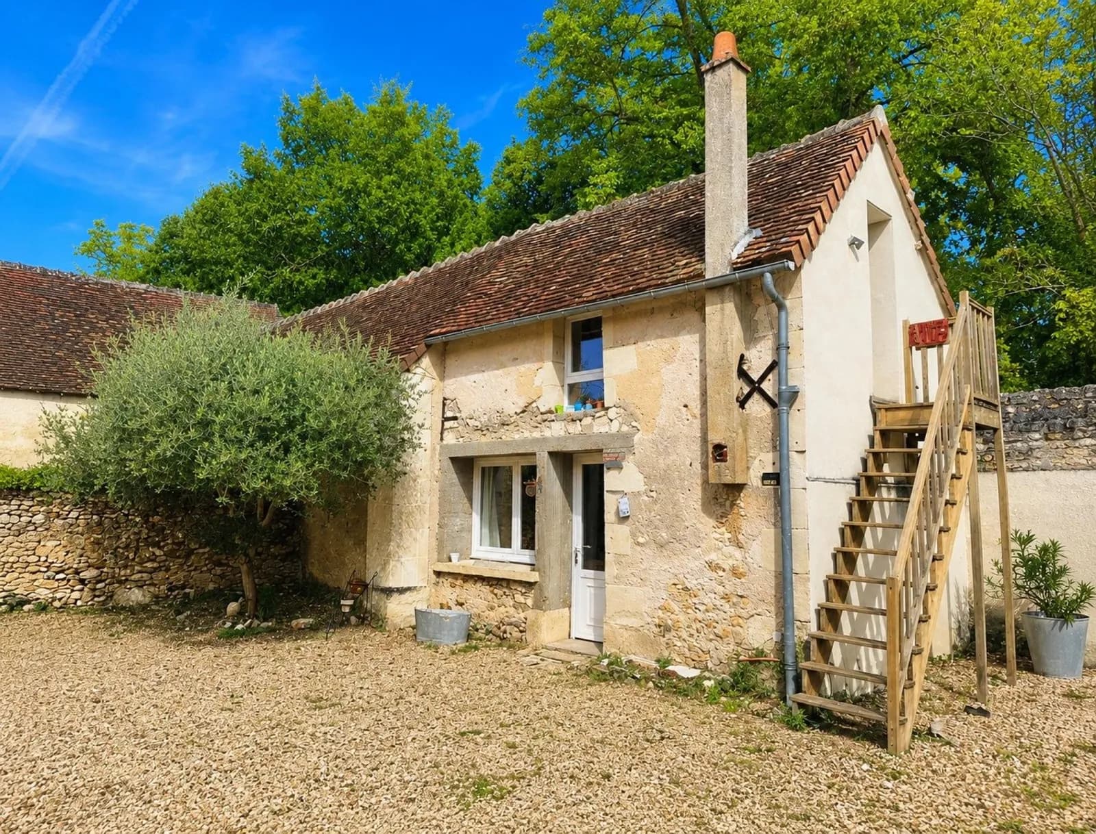 Ensemble immobilier à rénover - Photo 1