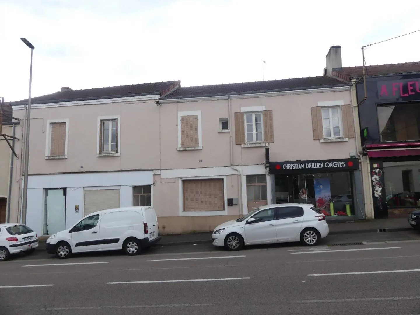 Immeuble - Photo 1
