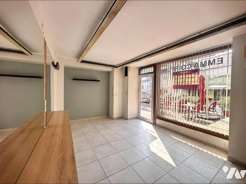 Immeuble 80 m² - Photo 1