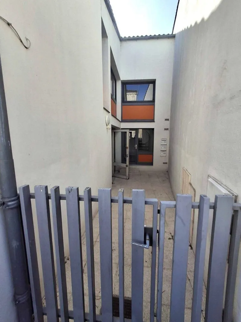 Immeuble 200 m² - Photo 1