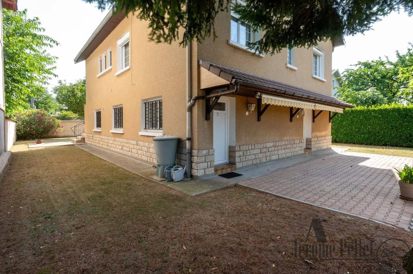 Immeuble 110 m² - Photo 1