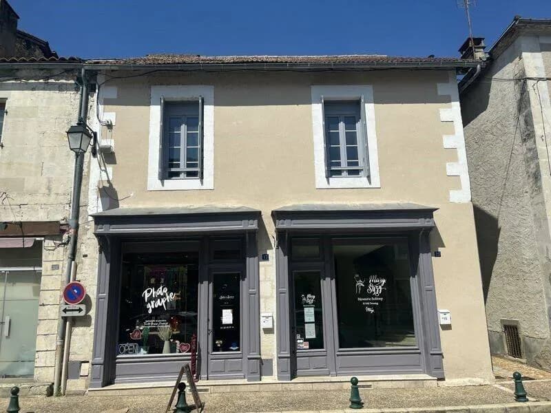 Immeuble 180 m² - Photo 1