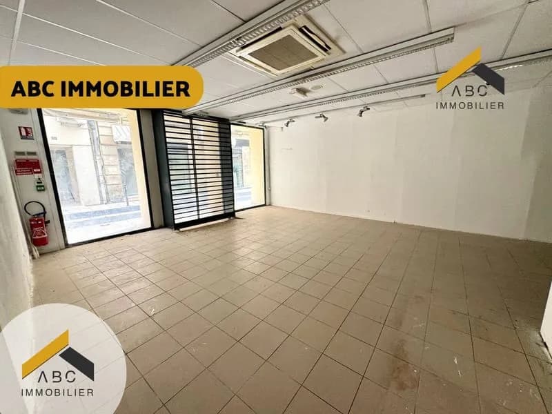 Immeuble 670 m² - Photo 1