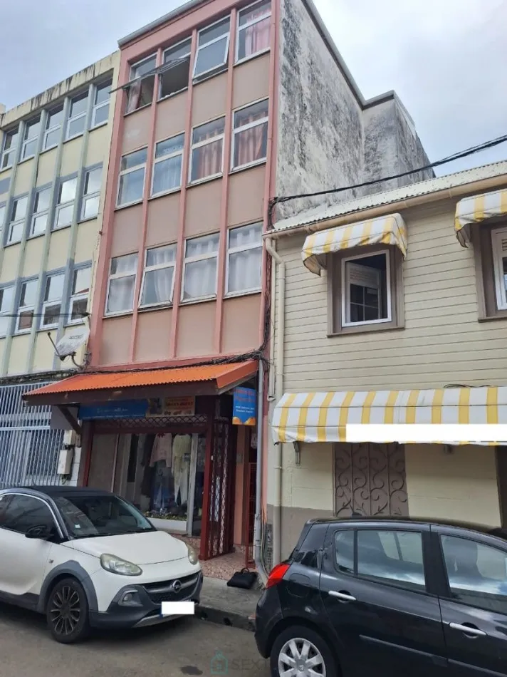 Immeuble de 3 niveaux + rez-de-chaussée de 136m2 - Photo 1