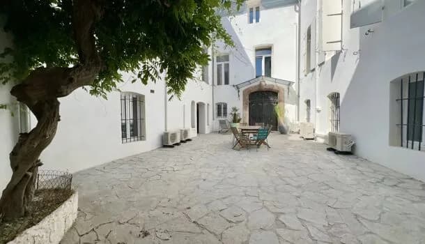 Immeuble 10 pièces 350 m² - Photo 1