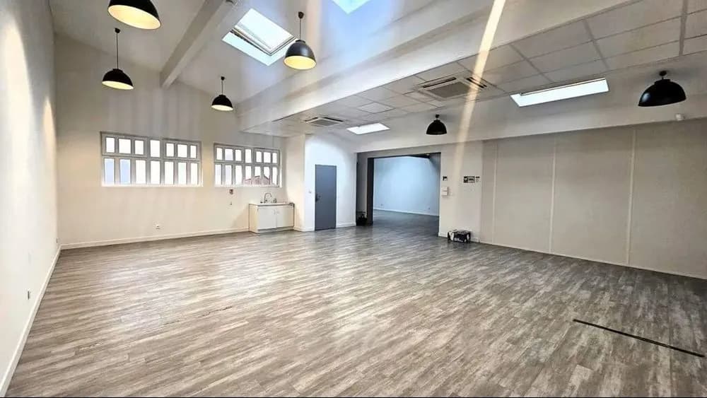 Idéal investisseur, local 205 m² totalement rénové - Photo 1