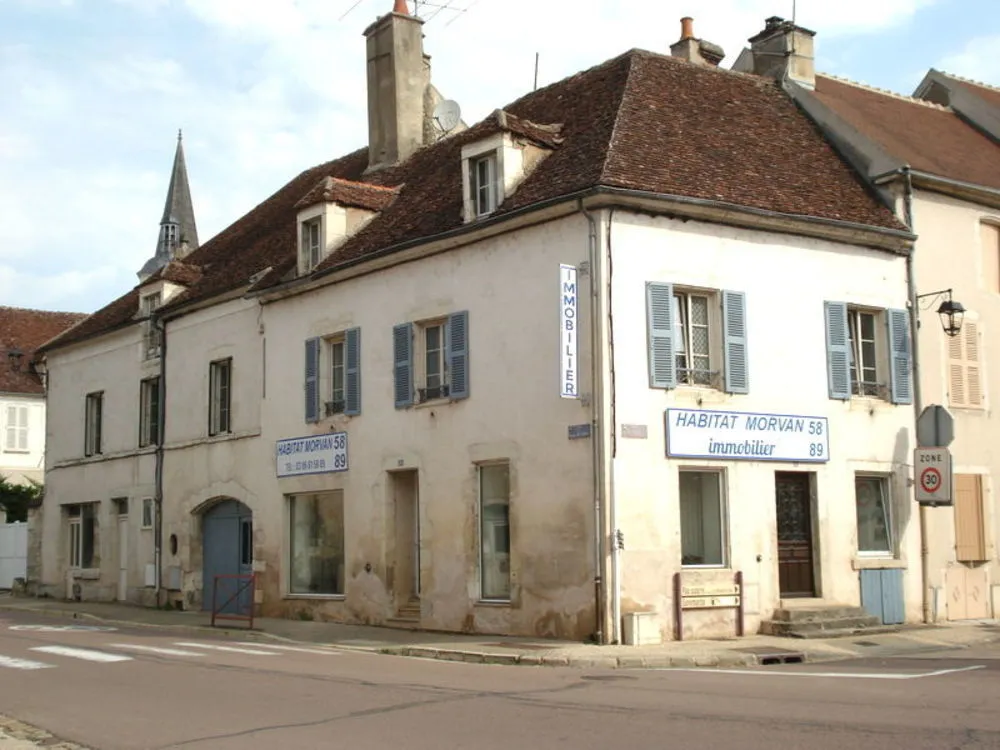 IMMEUBLES AVEC LOCAUX COMMERCIAUX ET APPARTEMENTS - Photo 1