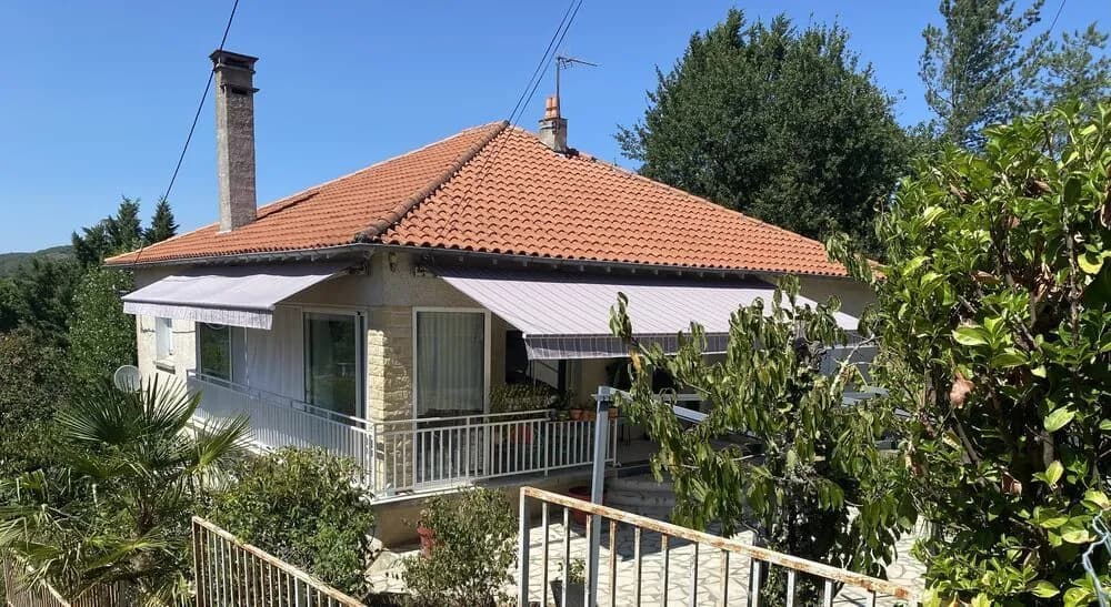 Immeuble de rapport/ maison divisé en 2 appartement + Studio - Photo 1